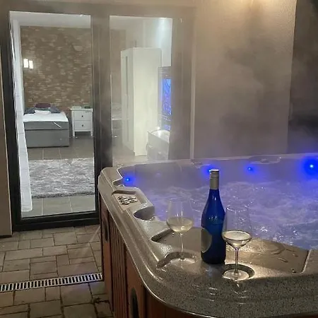 Malibu Apartman&jacuzzi *