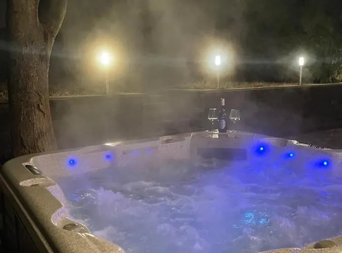 Malibu & Jacuzzi *